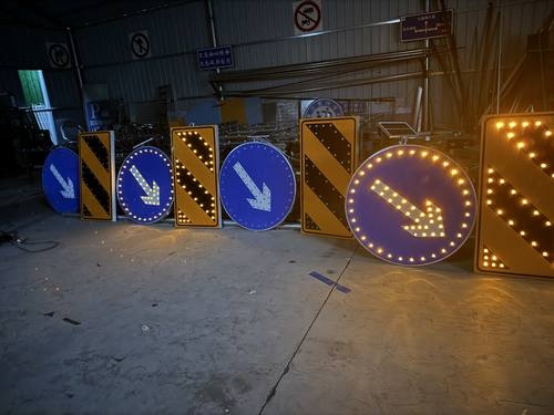 十堰十堰河南太阳能自发光交通路标牌厂家